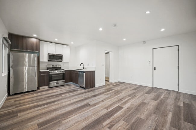 Building Photo - 1352 W 36th St