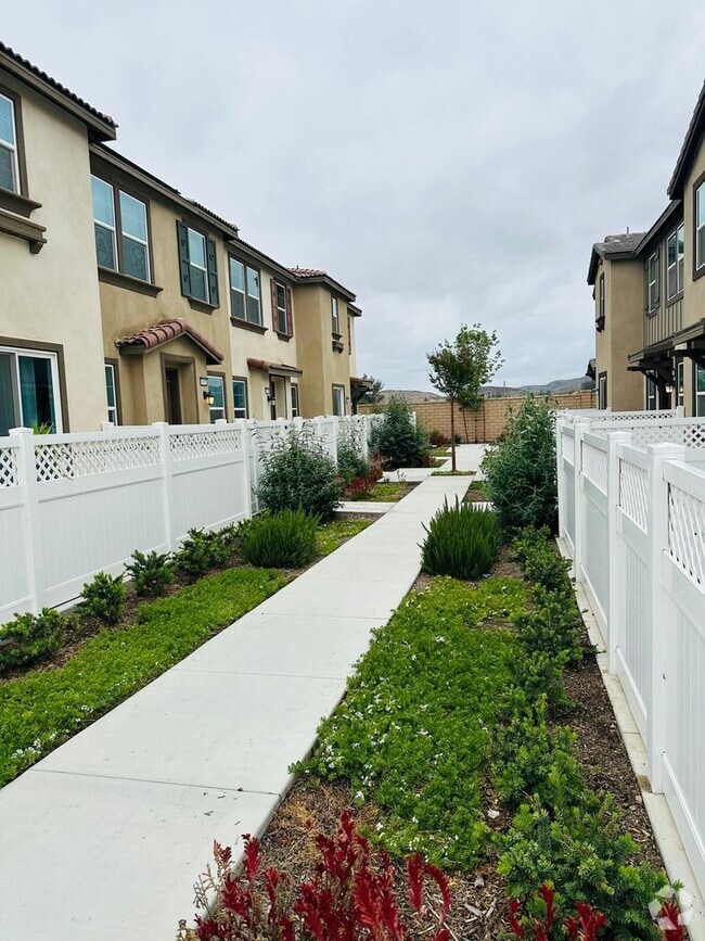 Building Photo - Newly Built 3 Bed Condo for Rent in Winche... Unit 16106