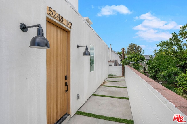 Photo - 5248 Auckland Ave Unit 1/2