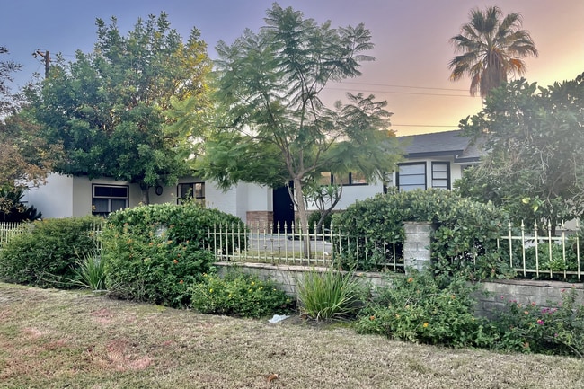 Building Photo - 4675 Laurelgrove Ave