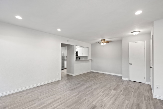 Photo - 7932 Mission Center Ct Unit i