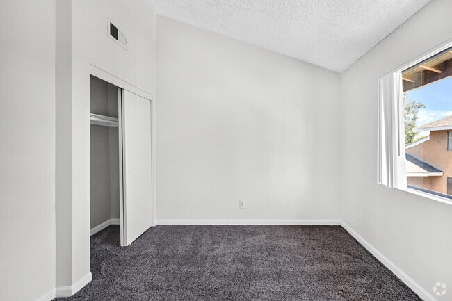 2BR, 1BA - 852SF - 1st Bedroom - Green Tree Park Apt