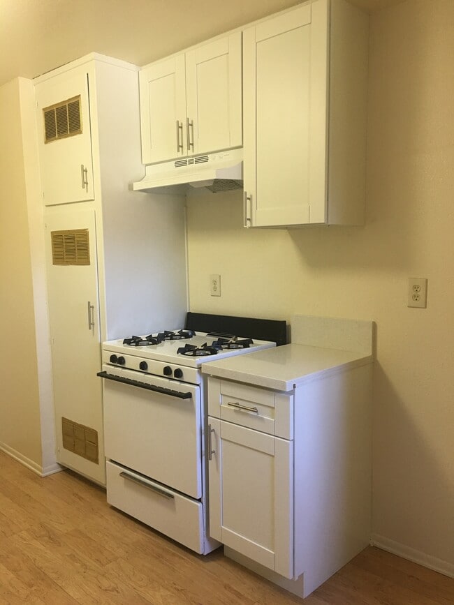 Photo - 853-861 N Raymond Ave