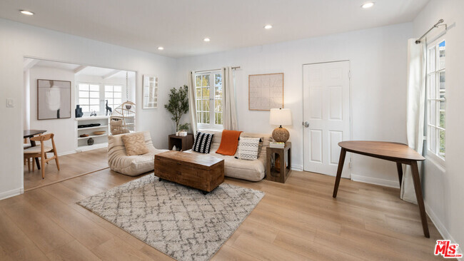 Building Photo - 239 S Doheny Dr Rental