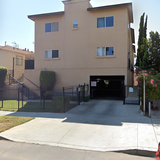 Building Photo - 7327 Bakman Ave Unit 5 Rental