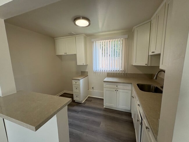 Building Photo - 242 E Del Amo Blvd Unit A Rental