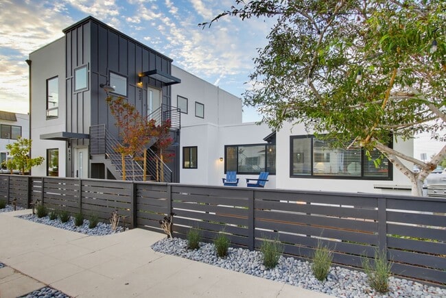 Photo - 426-426 Arbor Dr Unit 422-Upper