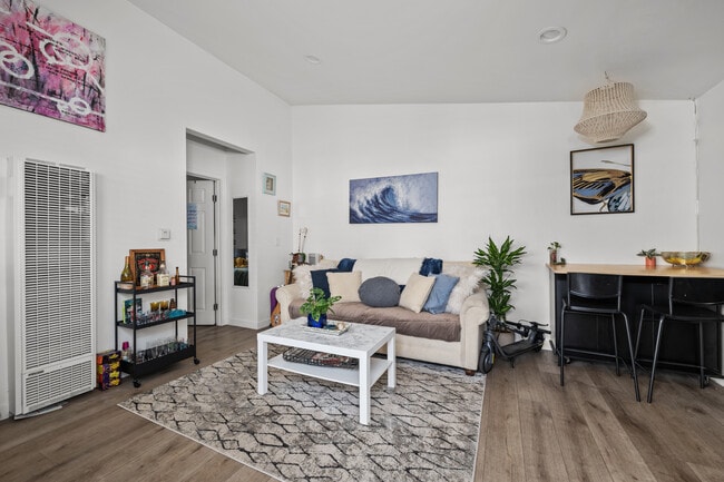 Photo - 5371 Saxon St