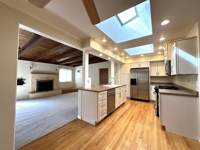 Building Photo - East Clairemont Mesa - Spacious 3 Bedroom / 1.5 Bath Single-Story Home with AC and Garage