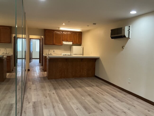 Photo - Los Caballeros #325 Unit 325B