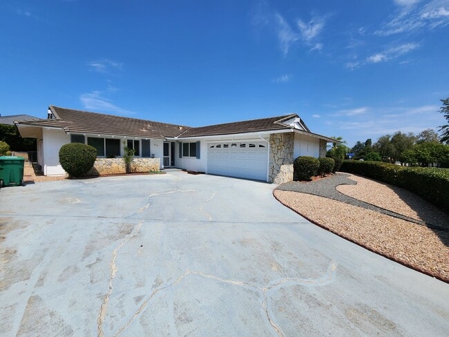 Building Photo - 16598 Bernardo Oaks Dr