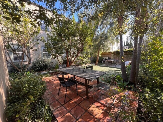 Photo - 1419 Ellsmere Ave