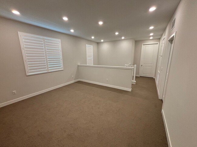 Photo - 3 Bedroom Home for Rent in Valencia!