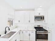 Photo - 1533 E 3rd St