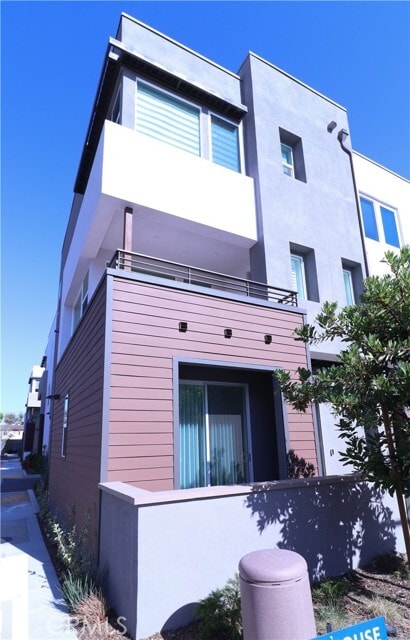 Photo - 681 S Lyon St