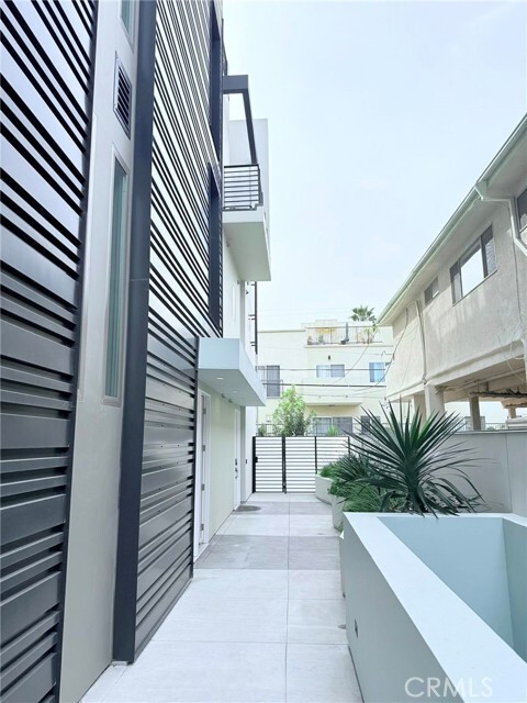 Photo - 1729 S Barrington Ave