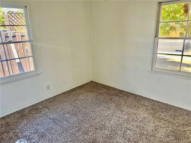 Photo - 7229 Ponce Ave