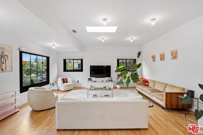 Photo - 623 N Sierra Bonita Ave