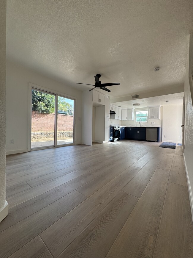 Photo - 804 N Geneva St