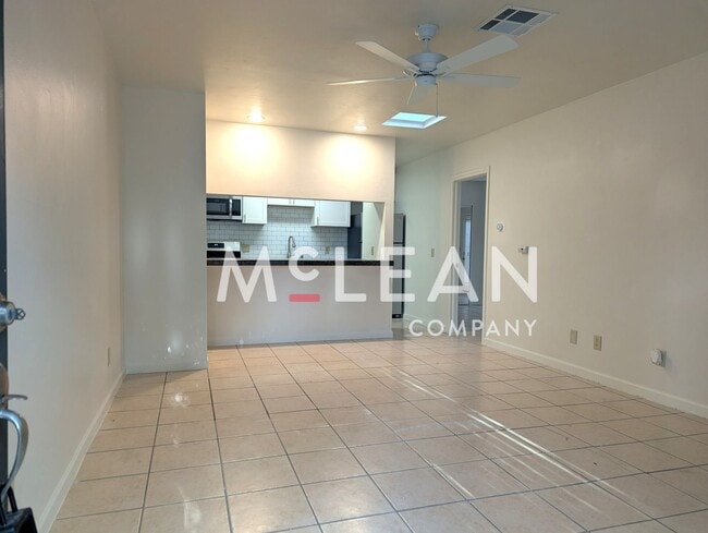 Photo - Calle Abronia Unit 03