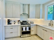 Photo - 948 E 67th St House
