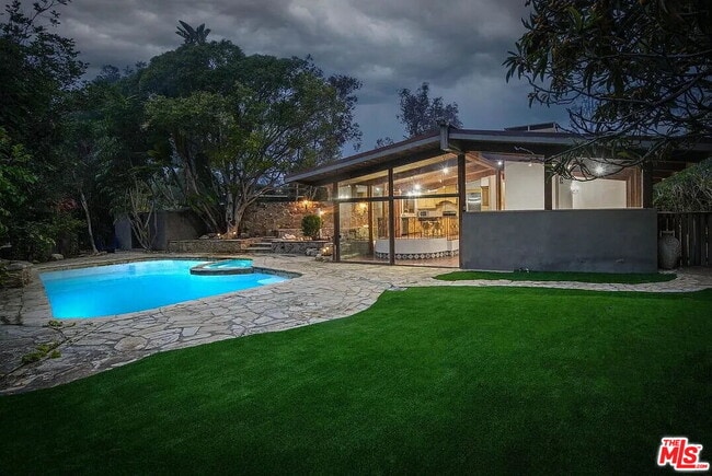 Photo - 800 Bramble Way