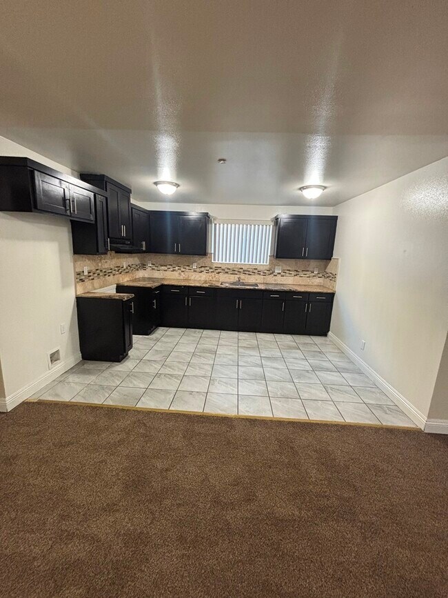 Photo - 1142 E 50th St