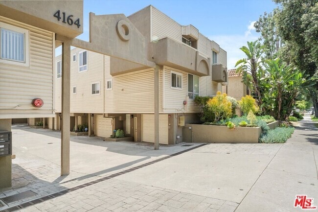 Building Photo - 4164 Tujunga Ave Unit 103 Rental