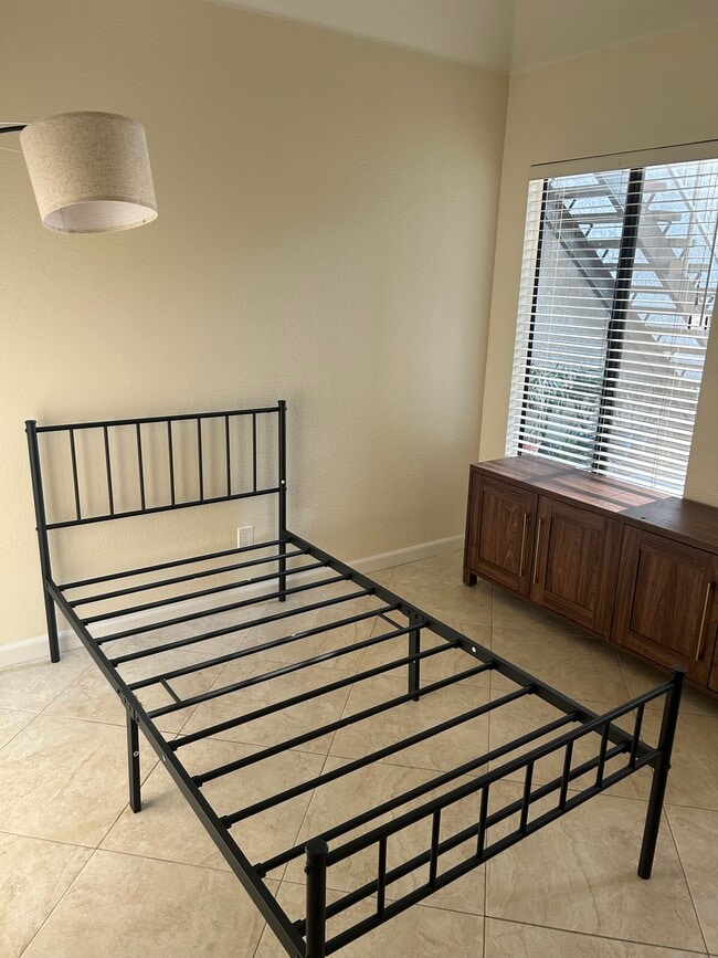 Building Photo - 22765 Lakeway Dr