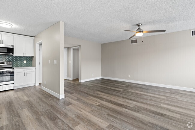 1BR, 1BA - 865SF - The Astaire