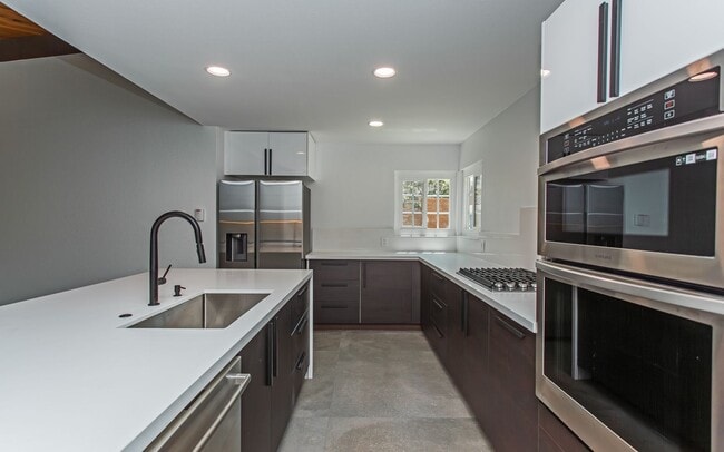 Building Photo - Solar 4 Bed home in Vista with Amazing vie...