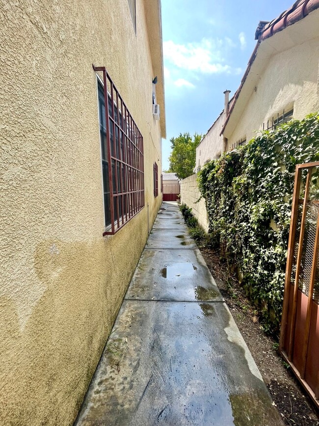 Photo - 3035 S Palm Grove Ave