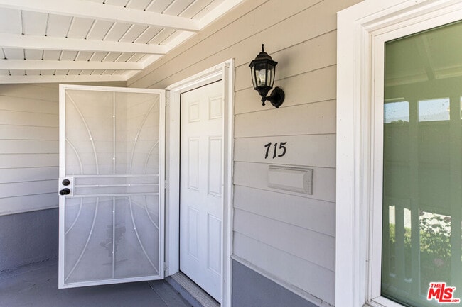 Photo - 715 S Lake St