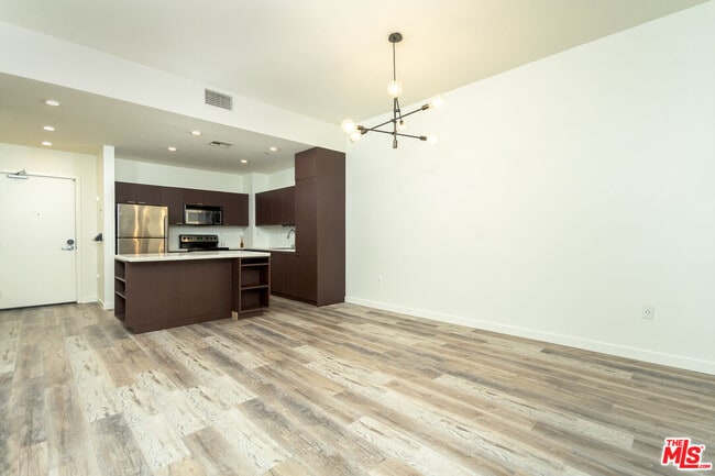 Photo - 630 W 6th St Unit 207