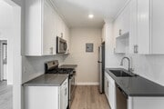 1BR, 1BA - 700SF - Kitchen - La Pat Courtyard Apartments
