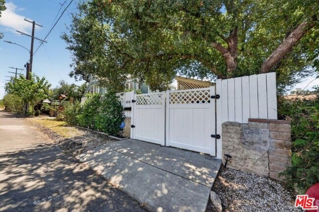 Photo - 6838 Haywood St