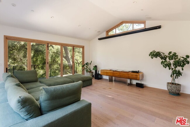 Photo - 1149 Old Topanga Canyon Rd