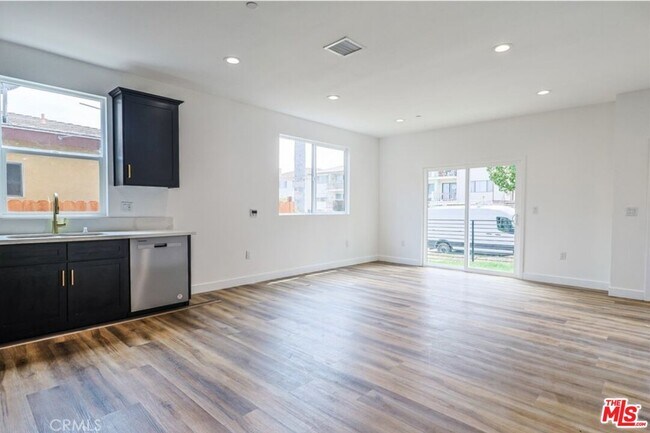 Photo - 710 S Alma St