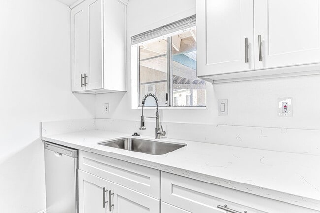 Photo - 1070 Loma Ave Unit #306