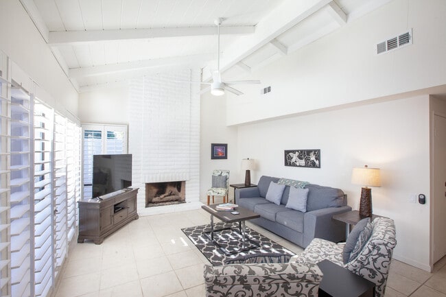 Building Photo - 2350 E Miramonte Cir Unit A