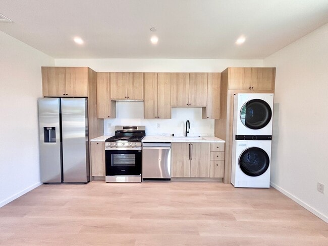 Photo - 17852 Saticoy St Unit 17852 1/2 Saticoy St