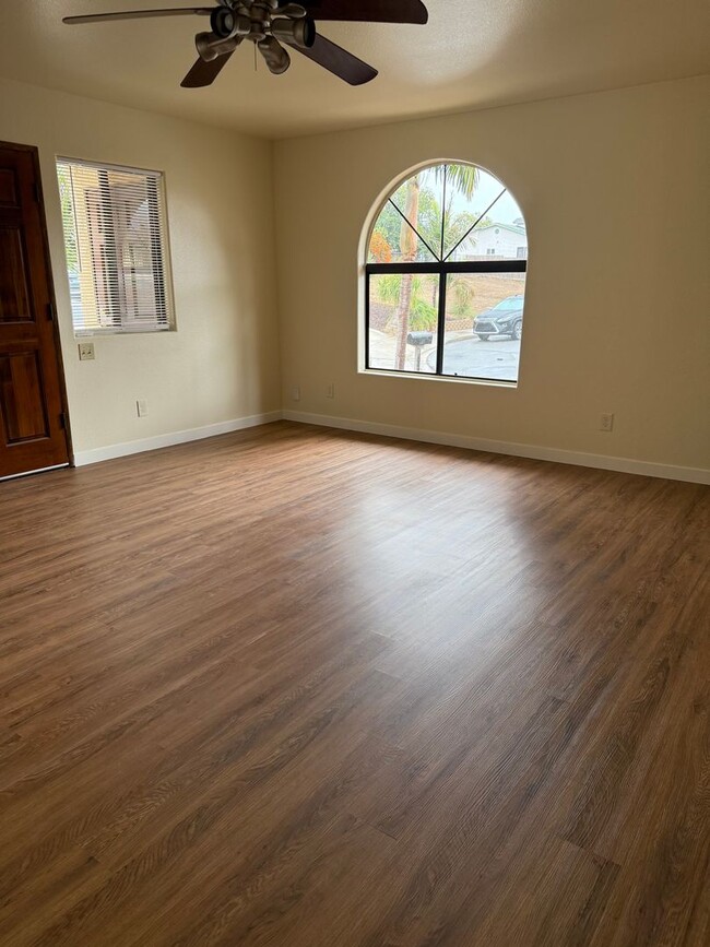 Photo - I AVE -2415 Unit 2415  B