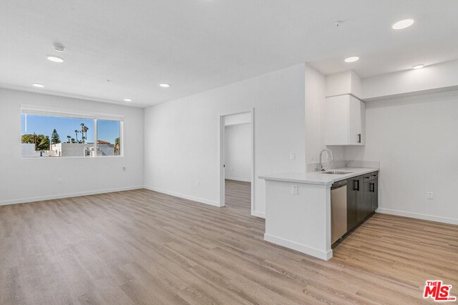 Photo - 10824 Blix St Unit 407