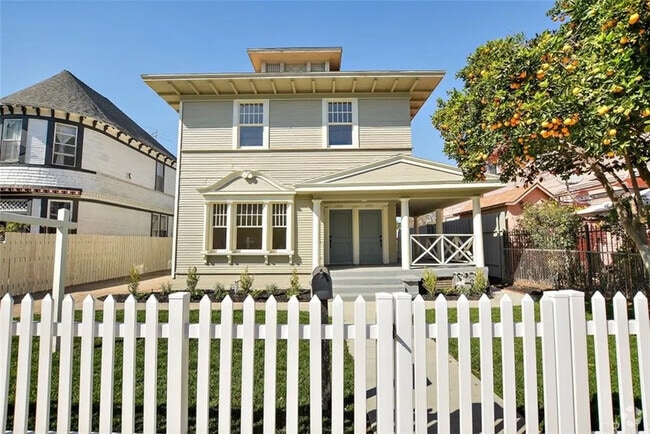 Building Photo - 1705 S Burlington Ave Rental