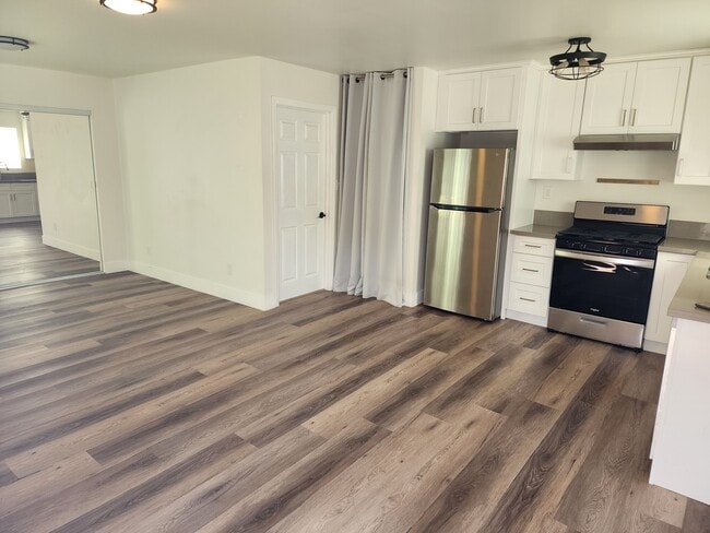 Photo - 19113 Bessemer St