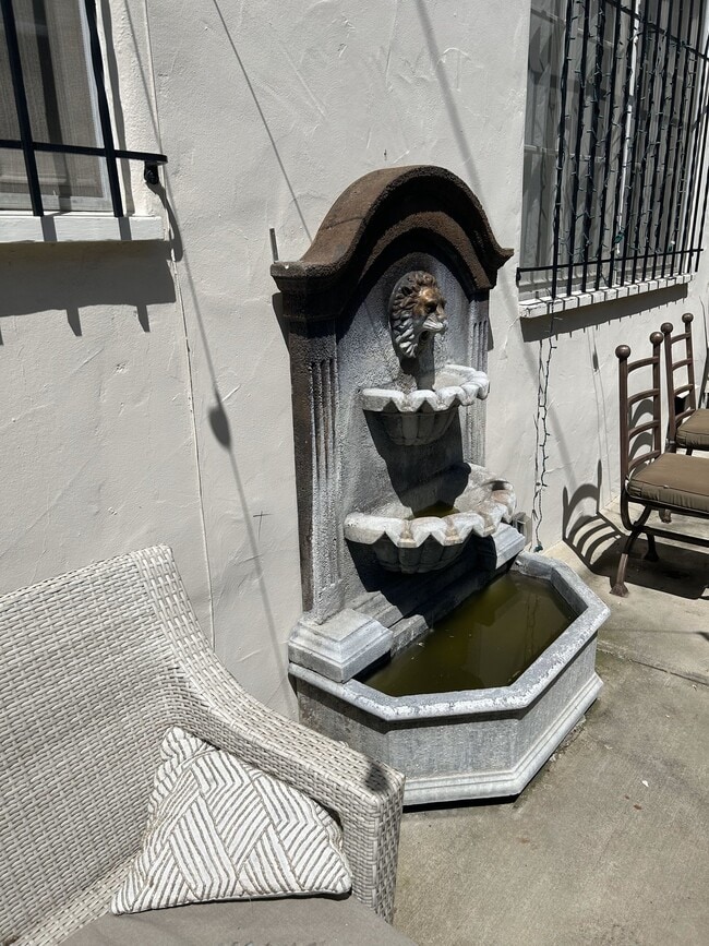 Photo - 420 S Detroit St Unit UPPER