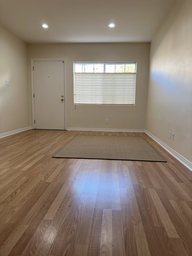 Living Room - 2144 S Redondo Blvd Apartments Unit 2144