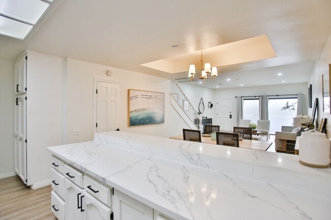 Building Photo - Los Caballeros #001 Unit 1A