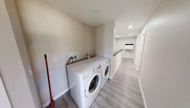 Photo - 5354-5356 E Falls View Dr Unit 5356 East Falls View Dr