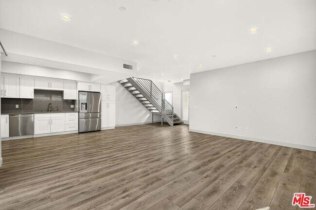 Photo - 440 Palm Dr Unit 4